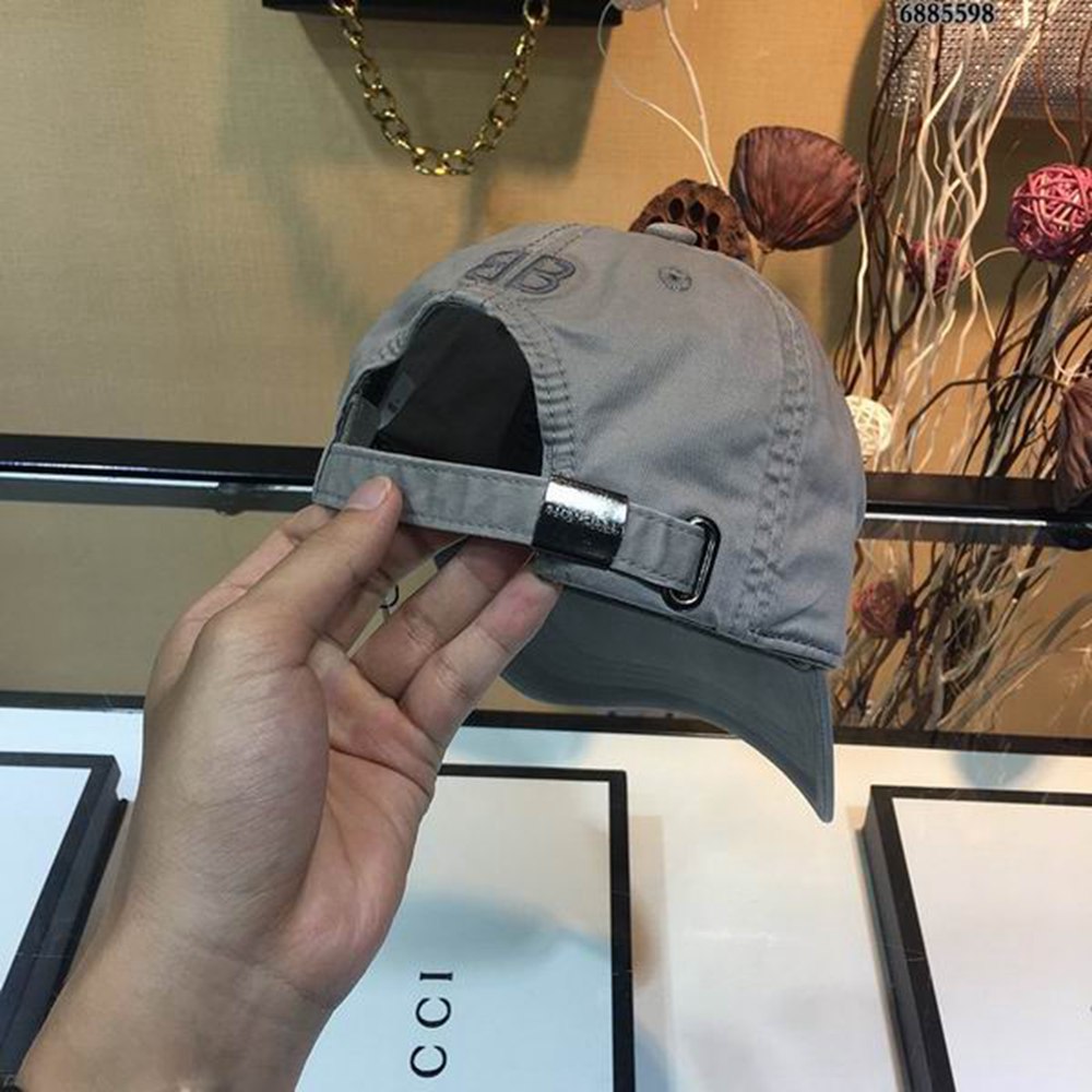 Ba*len*cia*ga hat